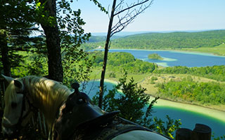 Randonnée à cheval dans les lacs du jura