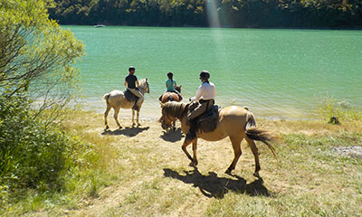 Randonnée à cheval Jura lac