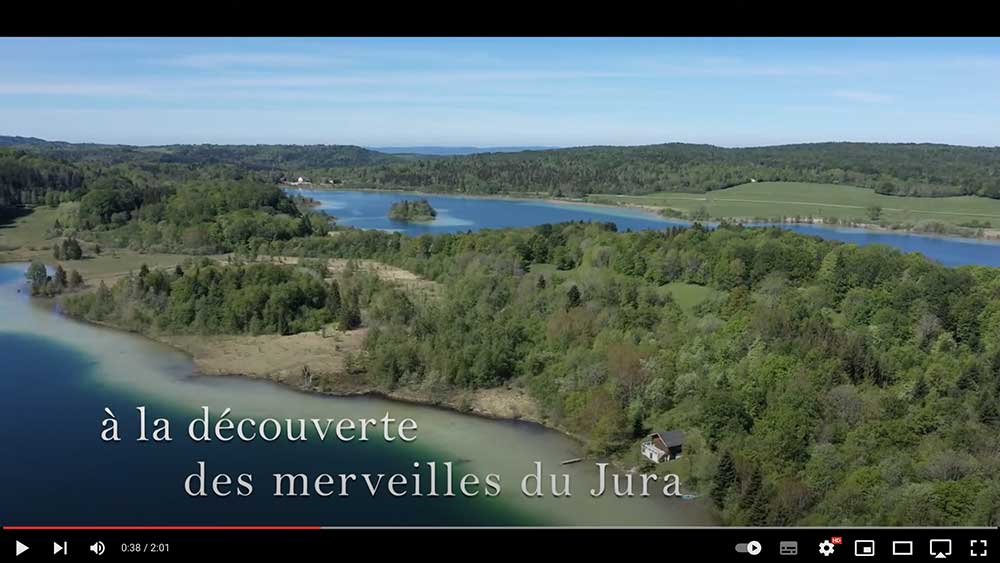 Randonnée à cheval dans le jura hiver